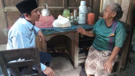 MBAH PONISIH TIDAK MEMILIKI KTP DAN KK 